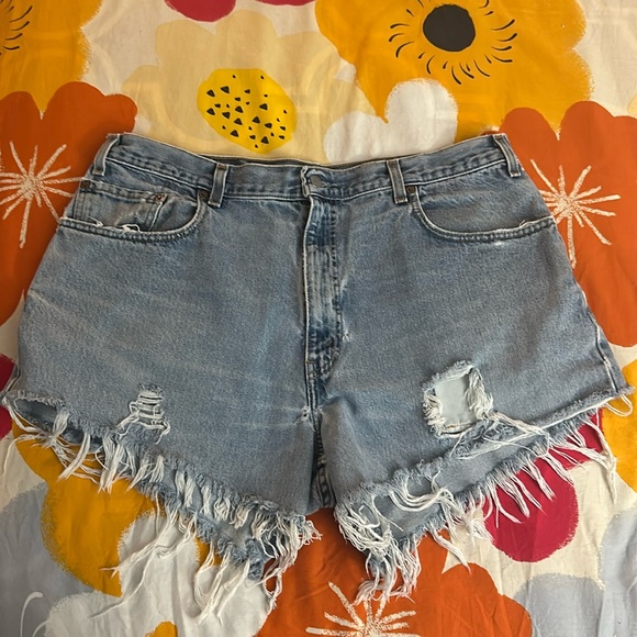 Levi's Pants - Adorable Levi’s 560 Cutoff Jean Shorts💕